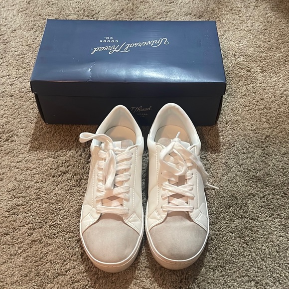 Universal Thread Candace Sneakers - Picture 2 of 7